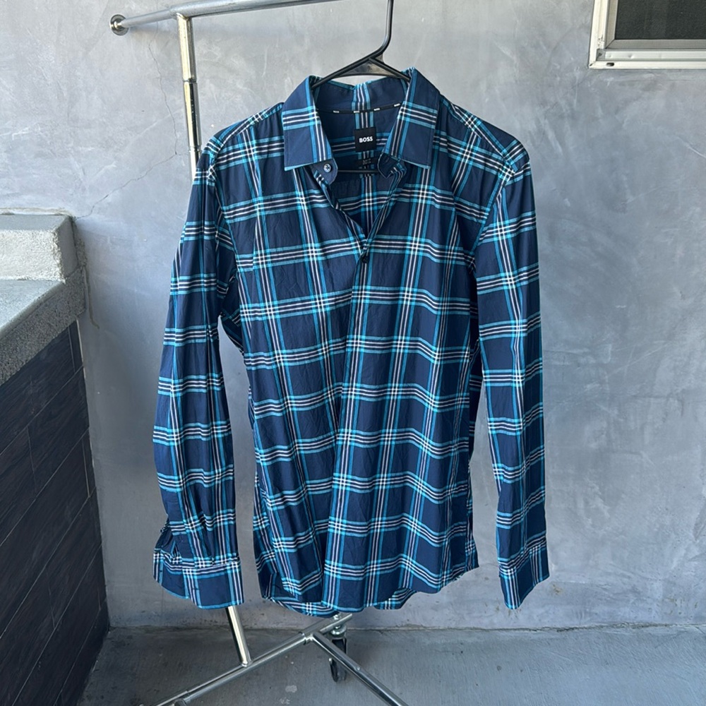 Hugo boss Dress shirt in great shape.